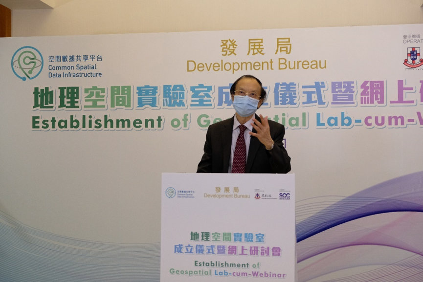 香港大学城市规划及地理信息系统讲座教授、中国科学院及香港科学院院士叶嘉安教授在地理空间实验室成立仪式暨网上研讨会上，讲述地理空间数据在未来城市的应用。